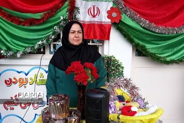 جشن روز دانش‌آموز در دبستان حضرت زهرا(س) رودهن