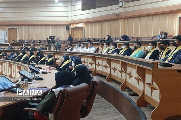 دیدار  دانش‌آموزان عضو تشکیلات سازمان دانش‌آموزی با استاندار استان گیلان