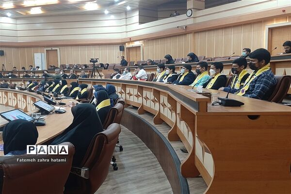دیدار  دانش‌آموزان عضو تشکیلات سازمان دانش‌آموزی با استاندار استان گیلان