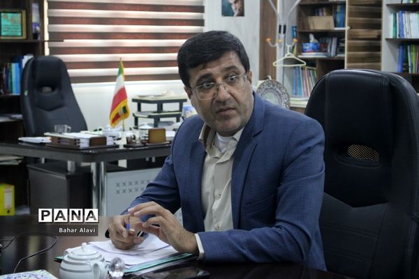 نشست نمایندگان مجلس دانش‌آموزی استان بوشهر با معاون آموزش متوسطه استان