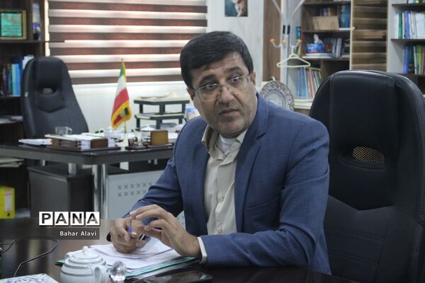 نشست نمایندگان مجلس دانش‌آموزی استان بوشهر با معاون آموزش متوسطه استان