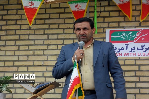 نواخته شدن زنگ استکبارستیزی در آموزشگاه شهید ظهیری در اقلید استان فارس