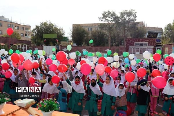 نواخته شدن زنگ استکبار ستیزی در مدارس آباده