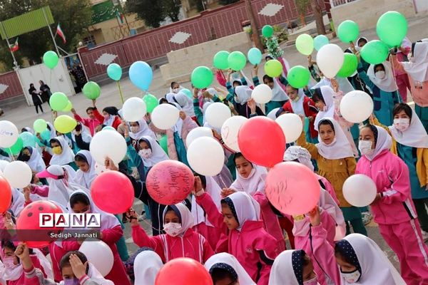 نواخته شدن زنگ استکبار ستیزی در مدارس آباده