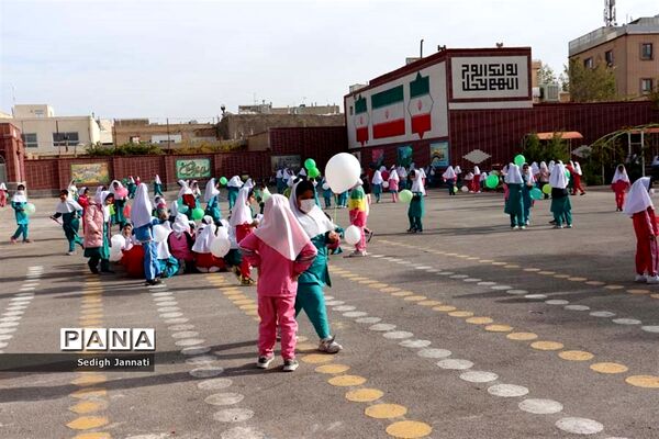 نواخته شدن زنگ استکبار ستیزی در مدارس آباده
