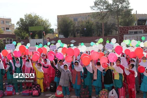 نواخته شدن زنگ استکبار ستیزی در مدارس آباده