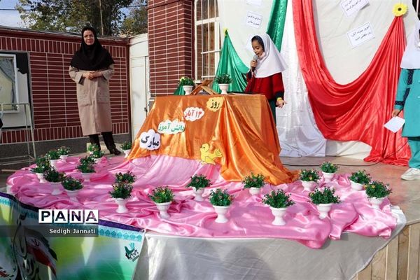 نواخته شدن زنگ استکبار ستیزی در مدارس آباده