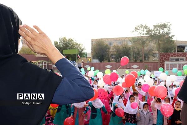 نواخته شدن زنگ استکبار ستیزی در مدارس آباده