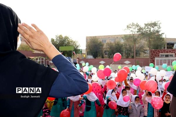 نواخته شدن زنگ استکبار ستیزی در مدارس آباده