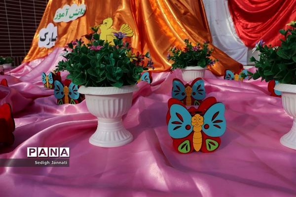 نواخته شدن زنگ استکبار ستیزی در مدارس آباده