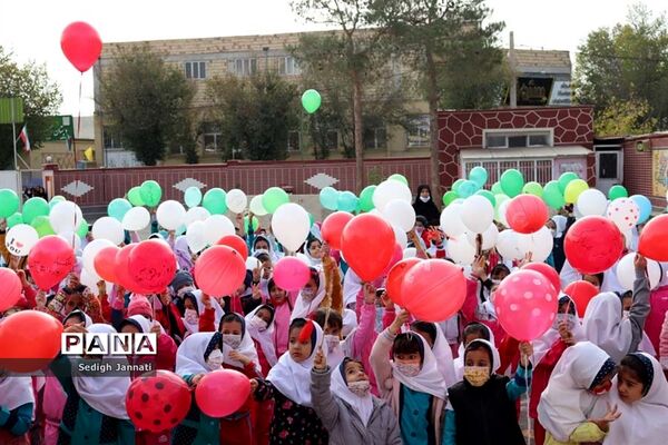 نواخته شدن زنگ استکبار ستیزی در مدارس آباده
