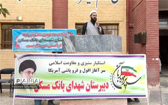 امروز اصلی‌ترین هدف دشمن تقدیس‌زدایی است