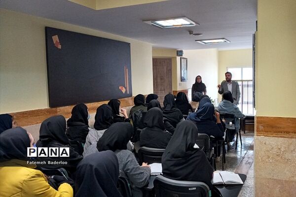 برگزاری مراسم روز دانش‌آموز در دبیرستان نمونه دولتی ولایت ناحیه دو بهارستان