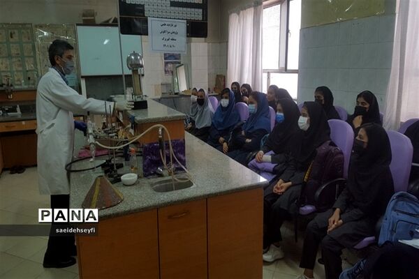 روز آزمایشگاه در پژوهش سرای کاوش  کهریزک
