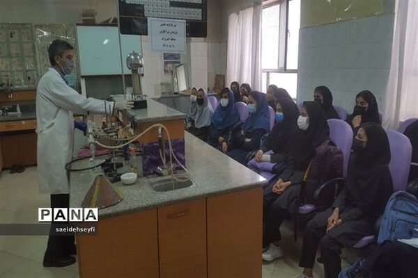روز آزمایشگاه در پژوهش سرای کاوش  کهریزک