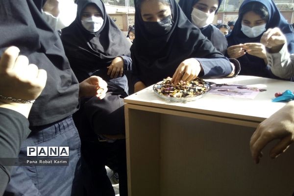 برگزاری مراسم یوم‌الله ۱۳آبان و استکبار‌ستیزی در مدرسه شاهد کوثر رباط کریم