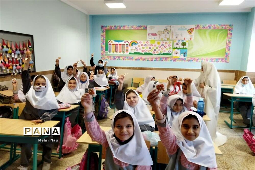 جشن روزدانش‌آموزدرآموزشگاه نشاط اسلامشهر