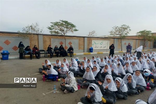 جشن روزدانش‌آموزدرآموزشگاه نشاط اسلامشهر