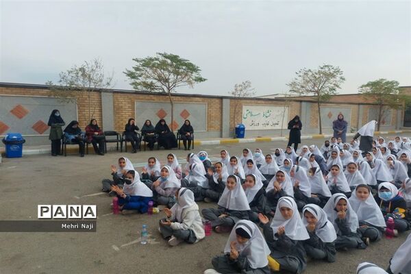 جشن روزدانش‌آموزدرآموزشگاه نشاط اسلامشهر