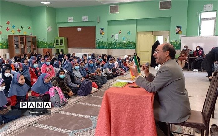 روشنگری و مسیریابی، در شرایط خاص جامعه وظیفه مدارس است / فیلم