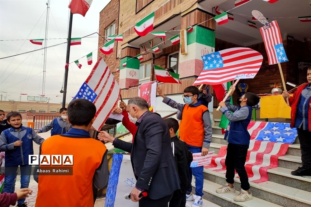 نواختن زنگ استکبارستیزی  در مدرسه نورولایت