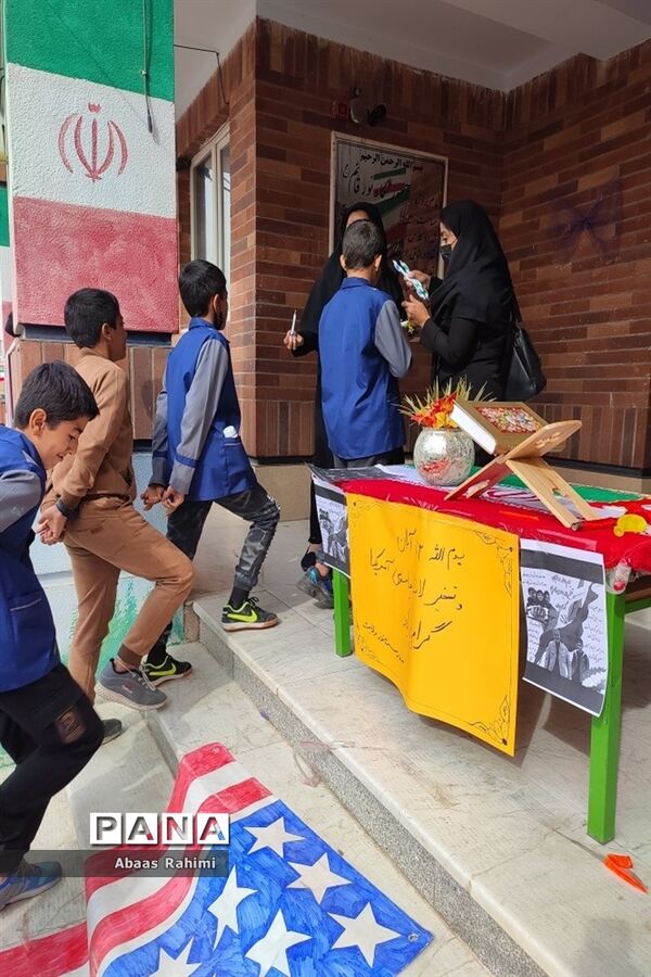 نواختن زنگ استکبارستیزی  در مدرسه نورولایت