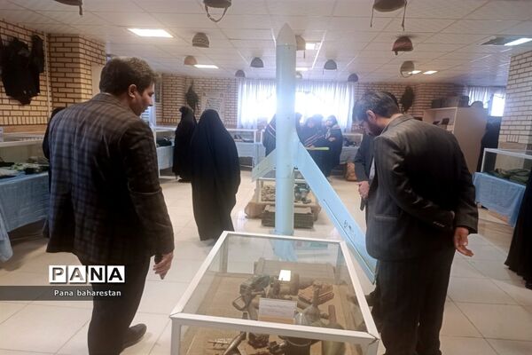 بازدید دانش‌آموزان مدارس ملارد از موزه دفاع مقدس