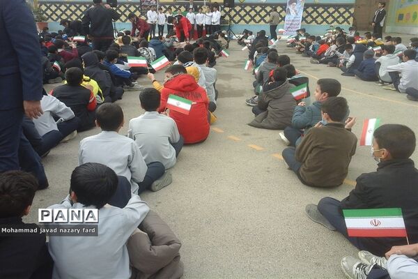 برگزاری مراسم زنگ استکبار ستیزی در دبیرستان شاهد مهدی هاشمی