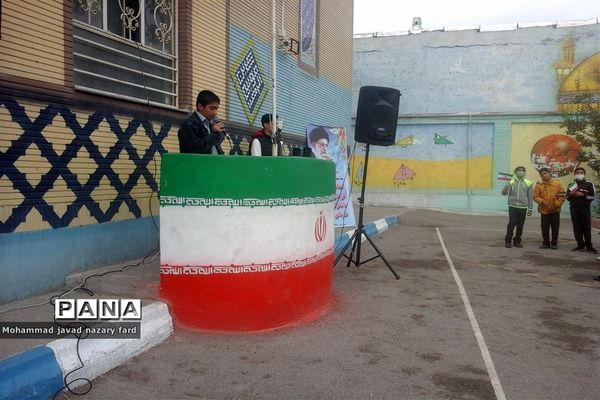 برگزاری مراسم زنگ استکبار ستیزی در دبیرستان شاهد مهدی هاشمی