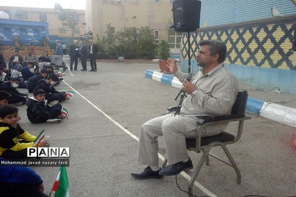 برگزاری مراسم زنگ استکبار ستیزی در دبیرستان شاهد مهدی هاشمی