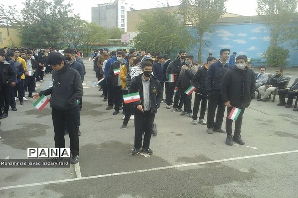 برگزاری مراسم زنگ استکبار ستیزی در دبیرستان شاهد مهدی هاشمی