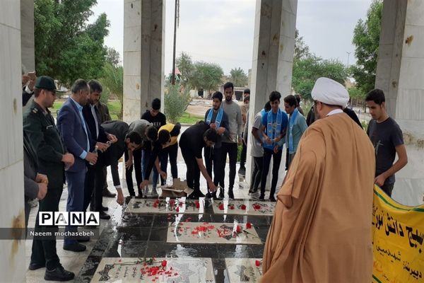 غبارروبی مزار شهدا در شادگان