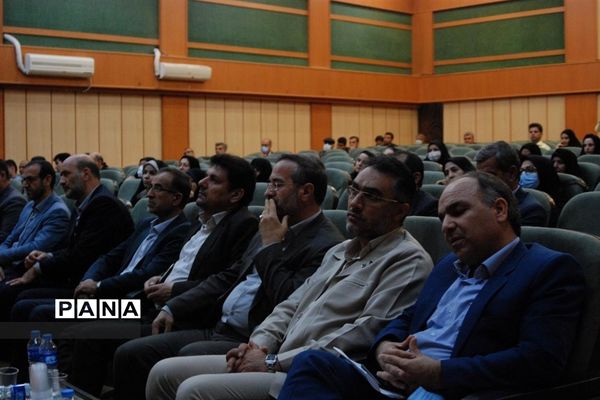 تقدیر از مربیان و مدیران برتر استان همدان