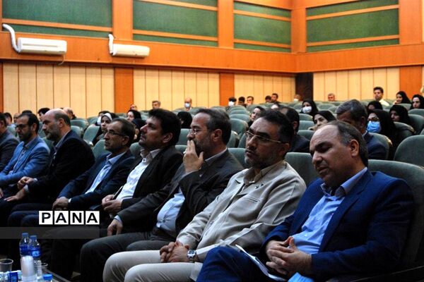 تقدیر از مربیان و مدیران برتر استان همدان
