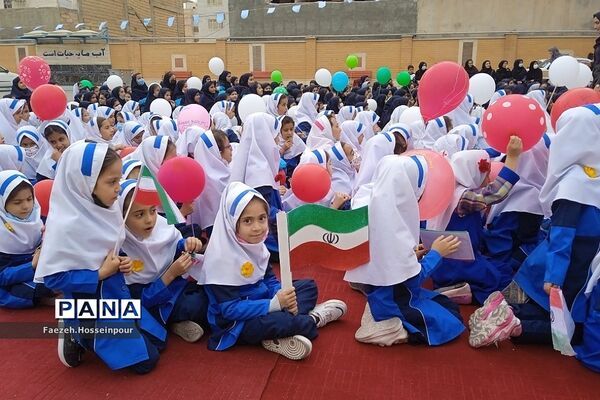 نمایشگاه نقاشی با موضوع ۱۳ آبان در بهارستان‌دو