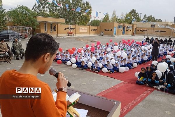 نمایشگاه نقاشی با موضوع ۱۳ آبان در بهارستان‌دو
