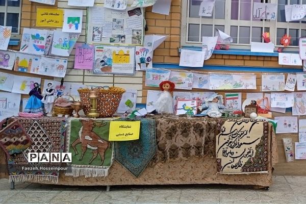 نمایشگاه نقاشی با موضوع ۱۳ آبان در بهارستان‌دو