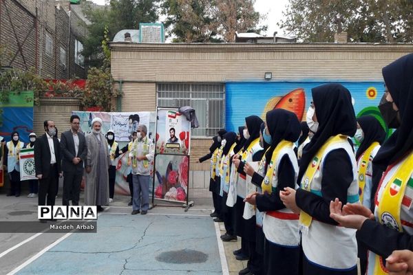 آیین نواختن زنگ استکبار ستیزی در دبیرستان شاهد شهید شیرودی