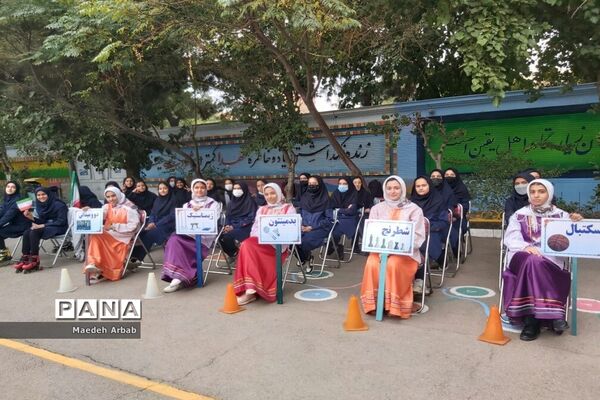 آیین نواختن زنگ استکبار ستیزی در دبیرستان شاهد شهید شیرودی