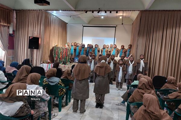 برگزاری مراسم روز دانش‌آموز در دبیرستان شاهد حجاب منطقه ۱۳