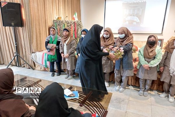 برگزاری مراسم روز دانش‌آموز در دبیرستان شاهد حجاب منطقه ۱۳