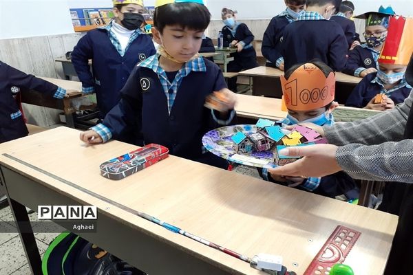 برگزاری زنگ استکبار ستیزی در دبستان احمد معینی منطقه ۱۳