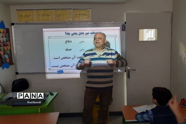 آموزش پدافند غیرعامل به دانش‌آموزان دبستان علوی ۲ منطقه ۱۳