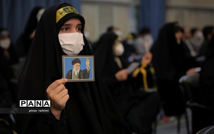 دانش‌آموزان به آرمان های انقلاب اسلامی پایبند هستند