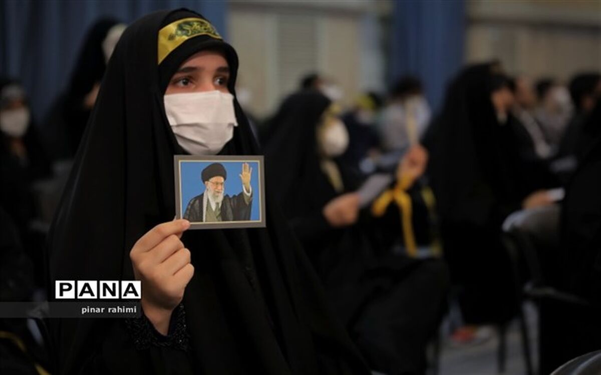 دانش‌آموزان به آرمان های انقلاب اسلامی پایبند هستند