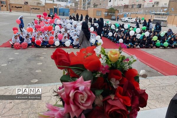 برگزاری مراسم روز دانش آموز با حضور خانواده شهدا در ناحیه دو بهارستان