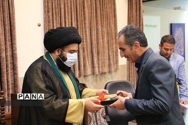 دیدار امام جمعه رودهن با فعالان و‌دانش‌آموزان نخبه بسیجی