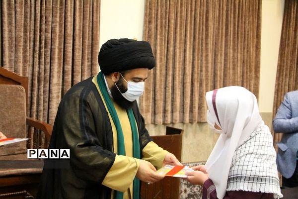 دیدار امام جمعه رودهن با فعالان و‌دانش‌آموزان نخبه بسیجی