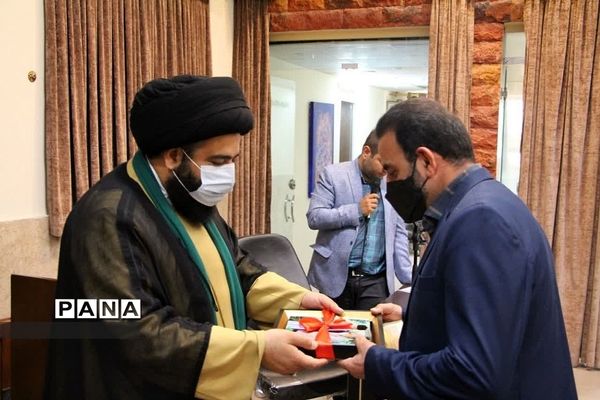 دیدار امام جمعه رودهن با فعالان و‌دانش‌آموزان نخبه بسیجی