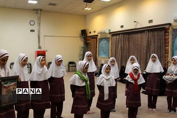 دیدار امام جمعه رودهن با فعالان و‌دانش‌آموزان نخبه بسیجی